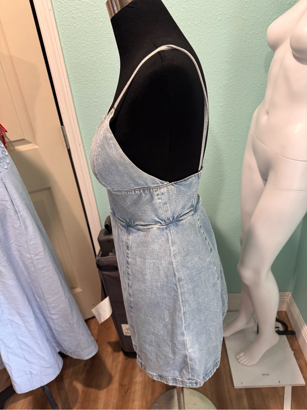 Alice + Olivia Light Blue Denim Mini Dress with Spaghetti Straps - Picture 3 of 5